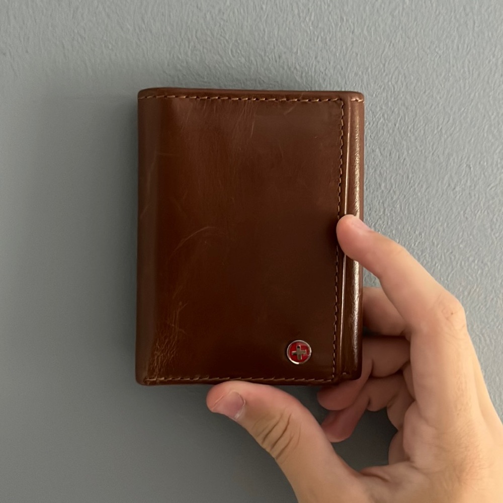 Alpine Swiss Wallet